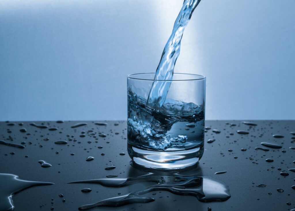Problemas causados por consumir agua en exceso