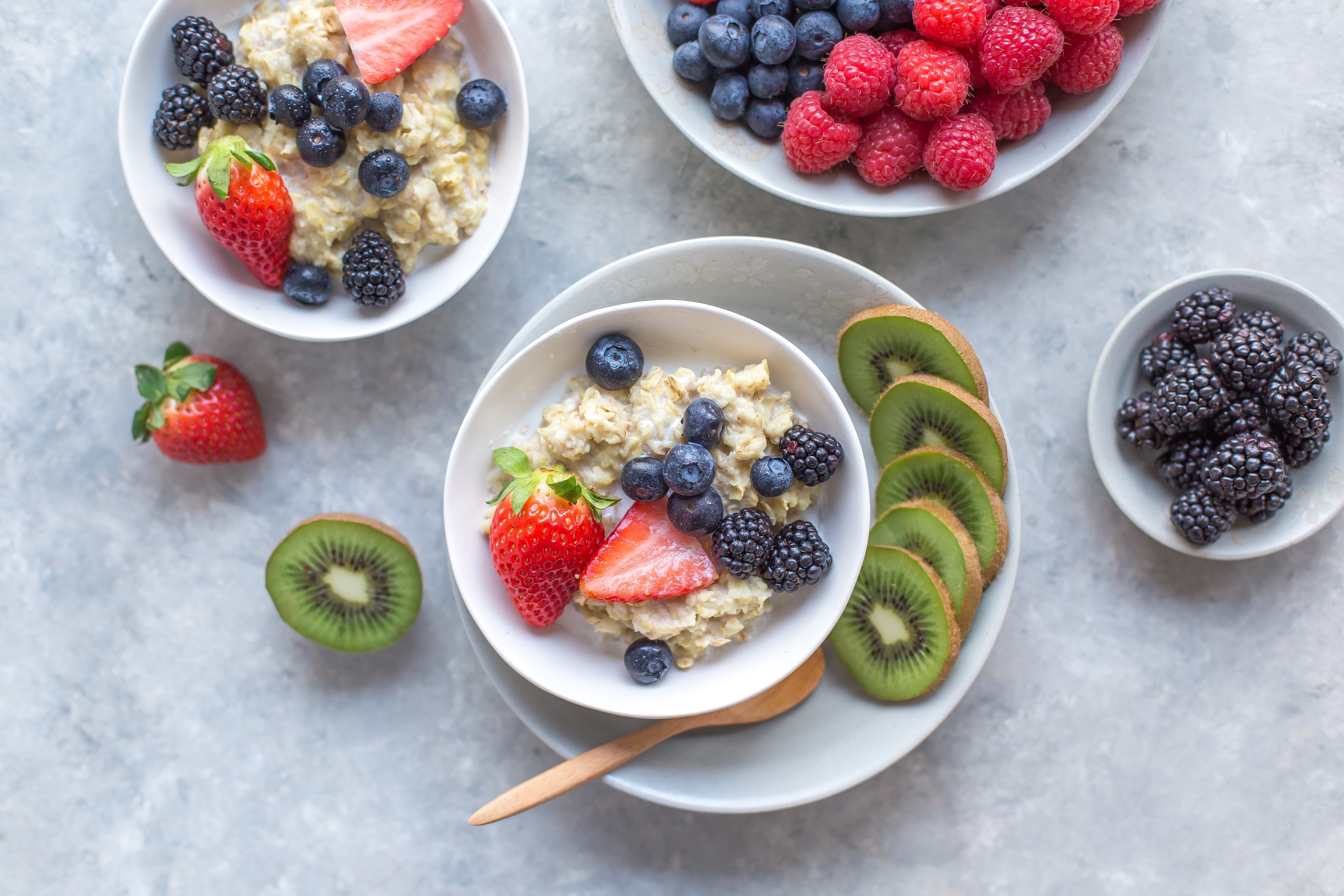 Puedes desayunar dulce o salado, el porridge o gachas de avena es una alternativa estupenda en una dieta antiinflamatoria