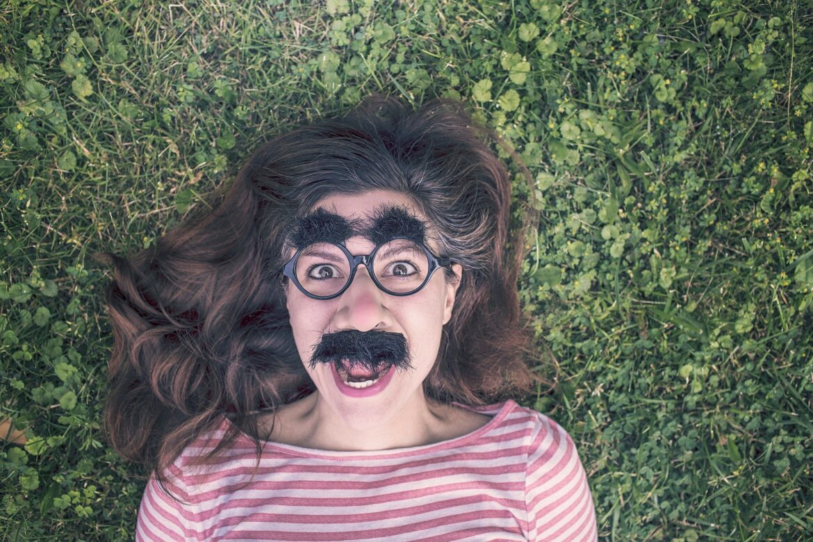 Hirsutismo: La aparición de vello en las mujeres.