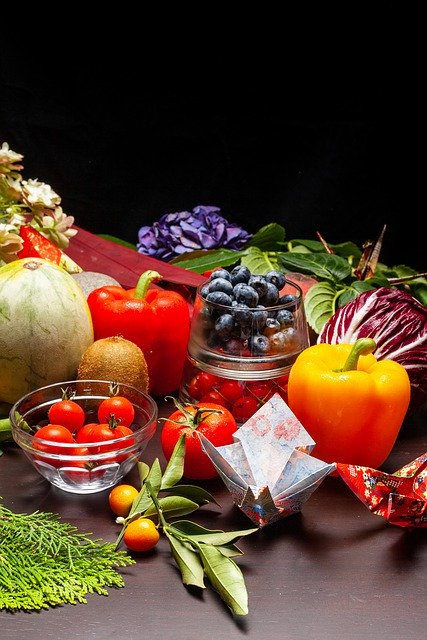 Alimentos con contenido bajo de sodio: Frutas y verduras. @hot-sun en Pixabay.