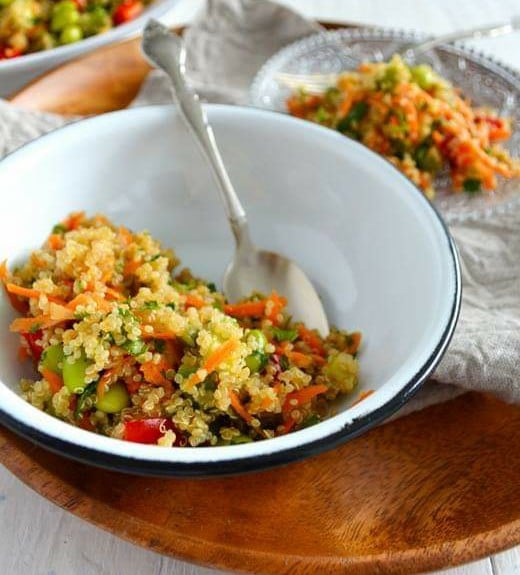 QUINOA, EDAMAMES, AGUACATE ADEREZO TIPO CHAI