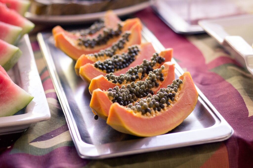 Batidos saludables: papaya con almendras para evitar el estreñimient