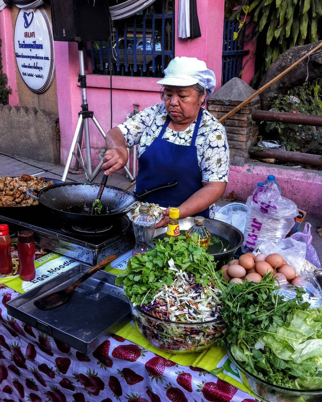 Los fideos Pad Thai se elaboran en muchos puestos callejeros de Tailandia