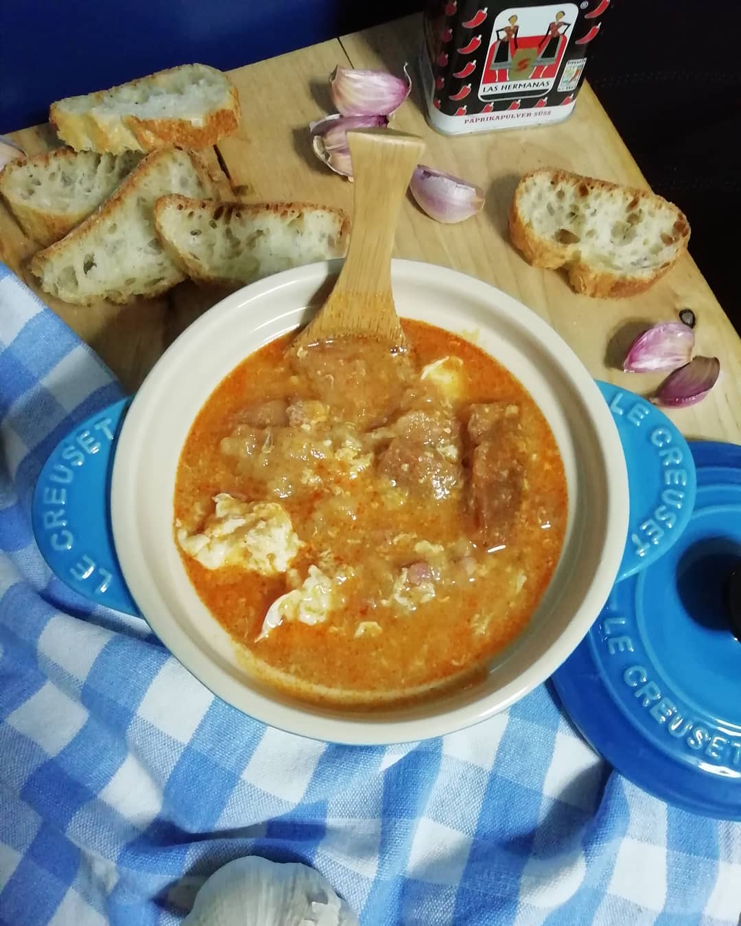 La sopa de ajo es la forma perfecta de aprovechar el pan duro