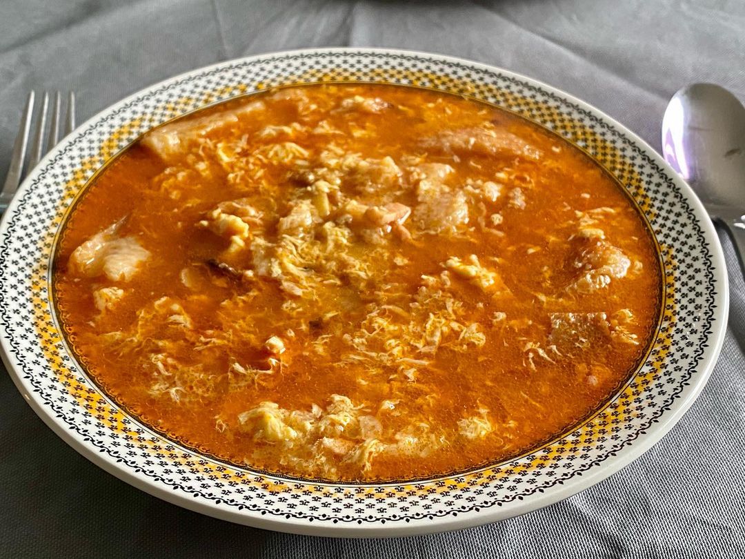 Hay personas que les gusta la sopa de ajo más densa, con menos líquido