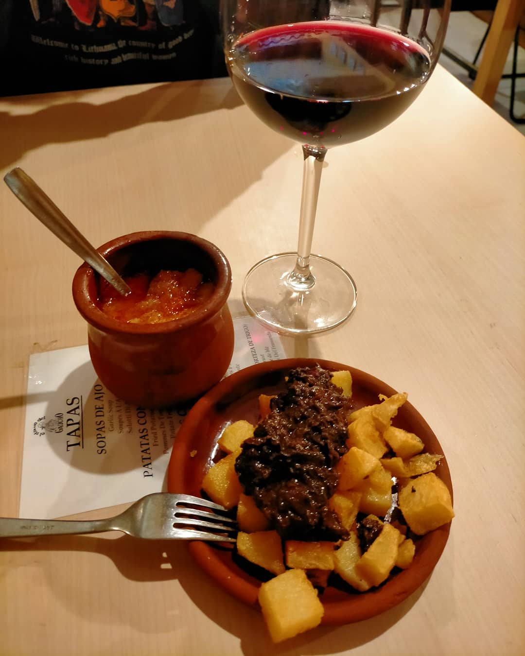 En León (España), a veces se sirve una ración tamaño aperitivo como tapa